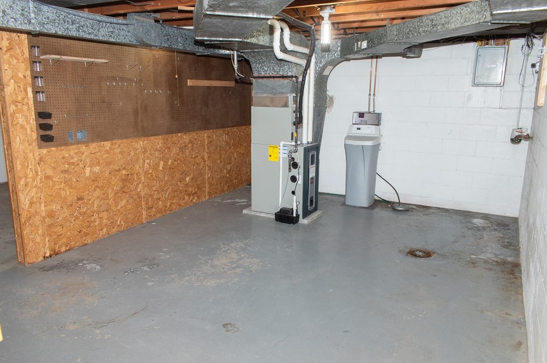 1348 Bechtel St, Monaca PA 15061-1112 exterior