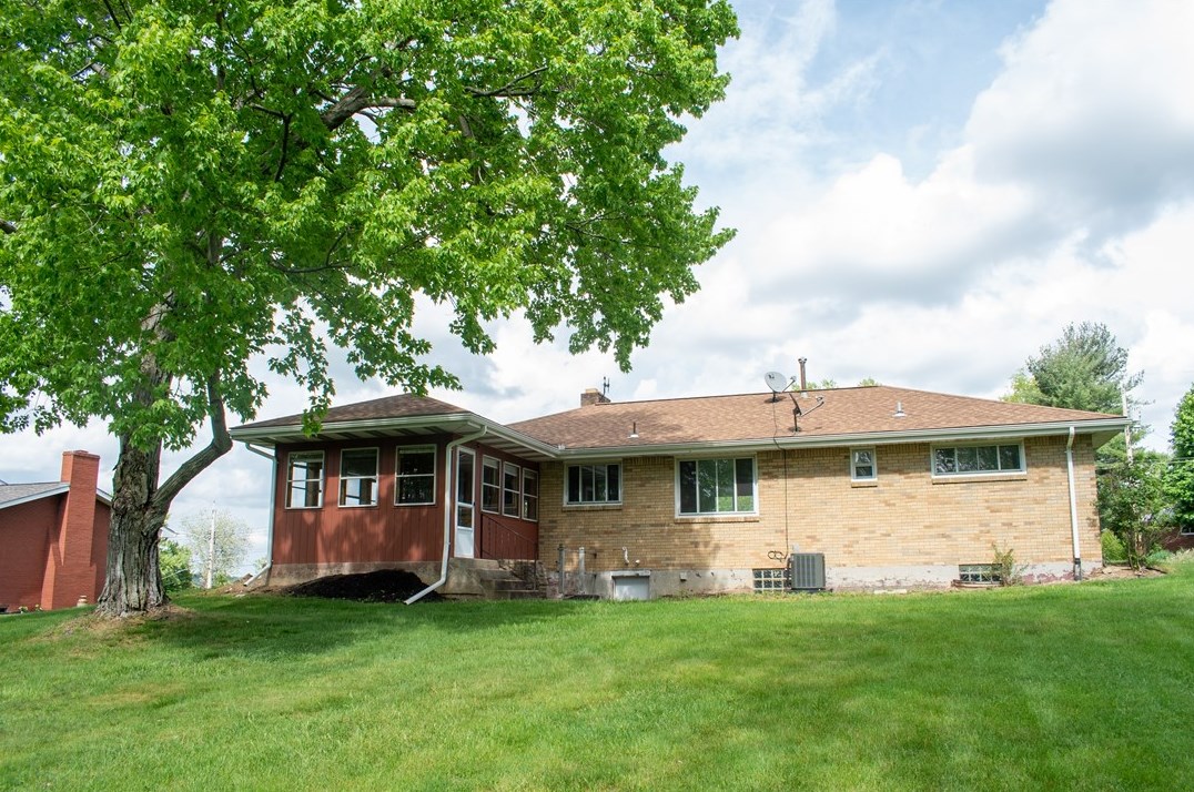 1348 Bechtel St, Monaca PA 15061-1112 exterior