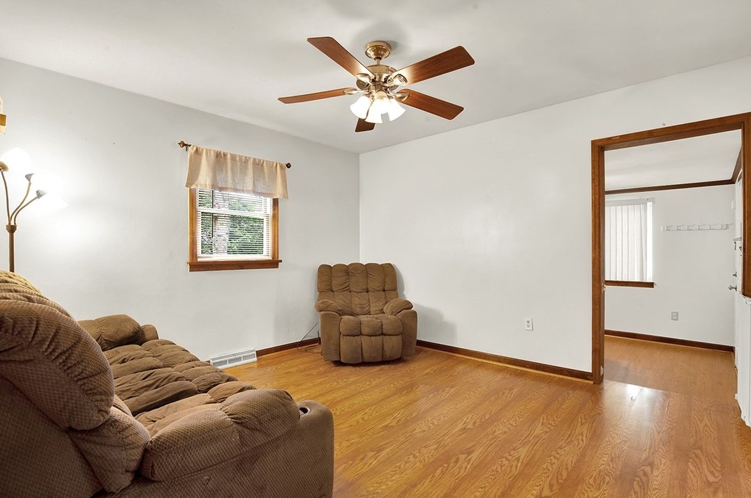 915 Blair St, Jeannette, PA 15644