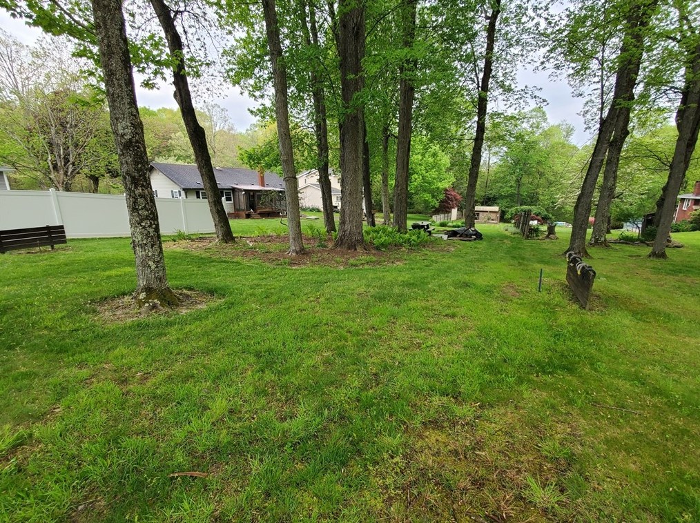 1260 Hyde Park Rd, Leechburg, PA 15656