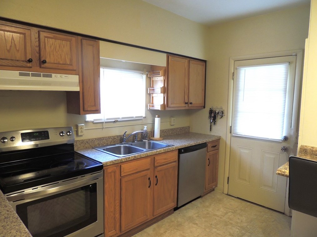 206 Meadowview Dr, Latrobe PA  15650-5144 exterior