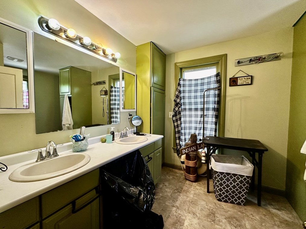 216 Gilmore, Grove City PA 16127-1614 exterior