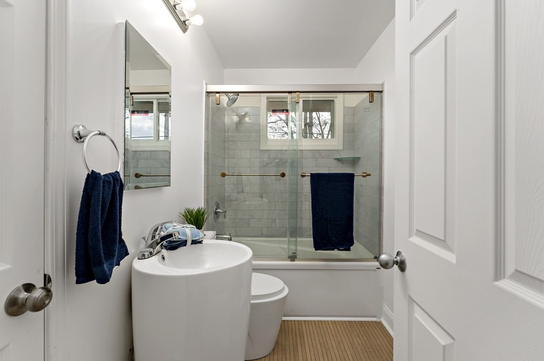 330 Cherrydell Dr, Pittsburgh PA 15220-1906 exterior