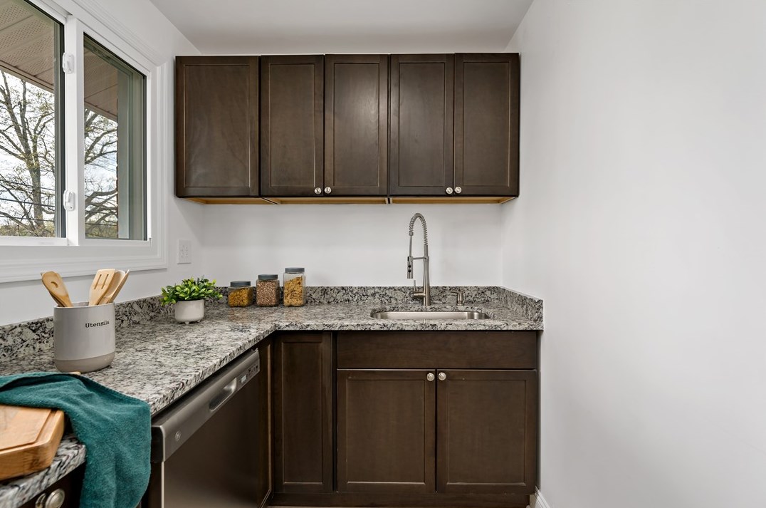 330 Cherrydell Dr, Pittsburgh PA 15220-1906 exterior