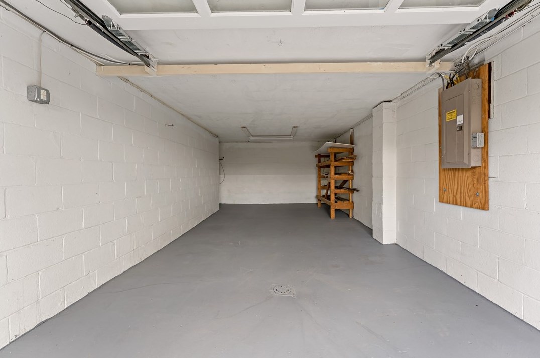 330 Cherrydell Dr, Pittsburgh PA 15220-1906 exterior