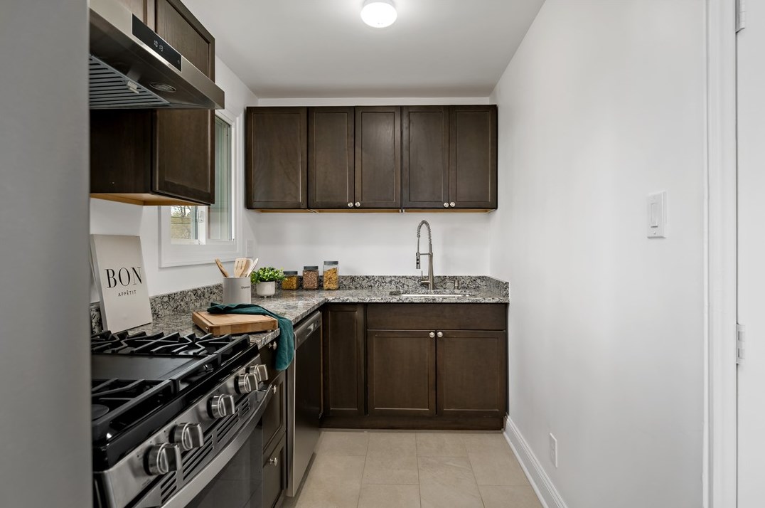 330 Cherrydell Dr, Pittsburgh PA 15220-1906 exterior