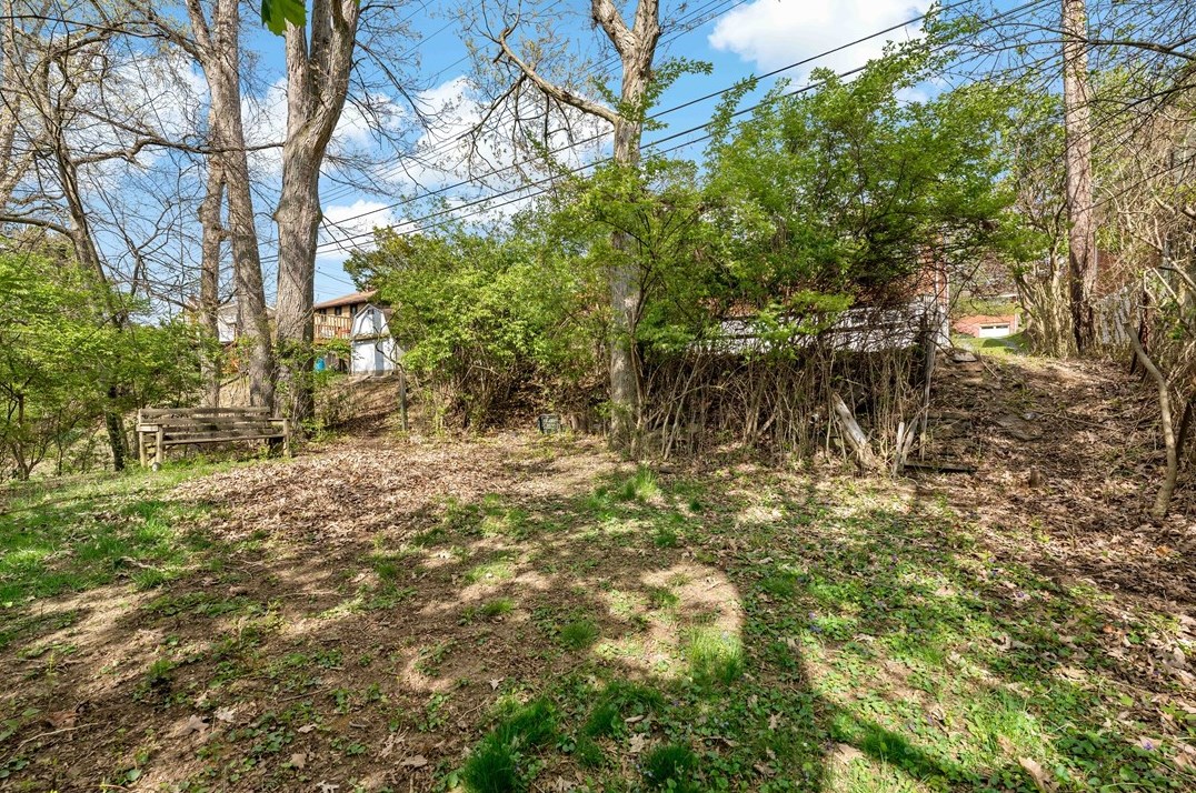 330 Cherrydell Dr, Pittsburgh PA 15220-1906 exterior