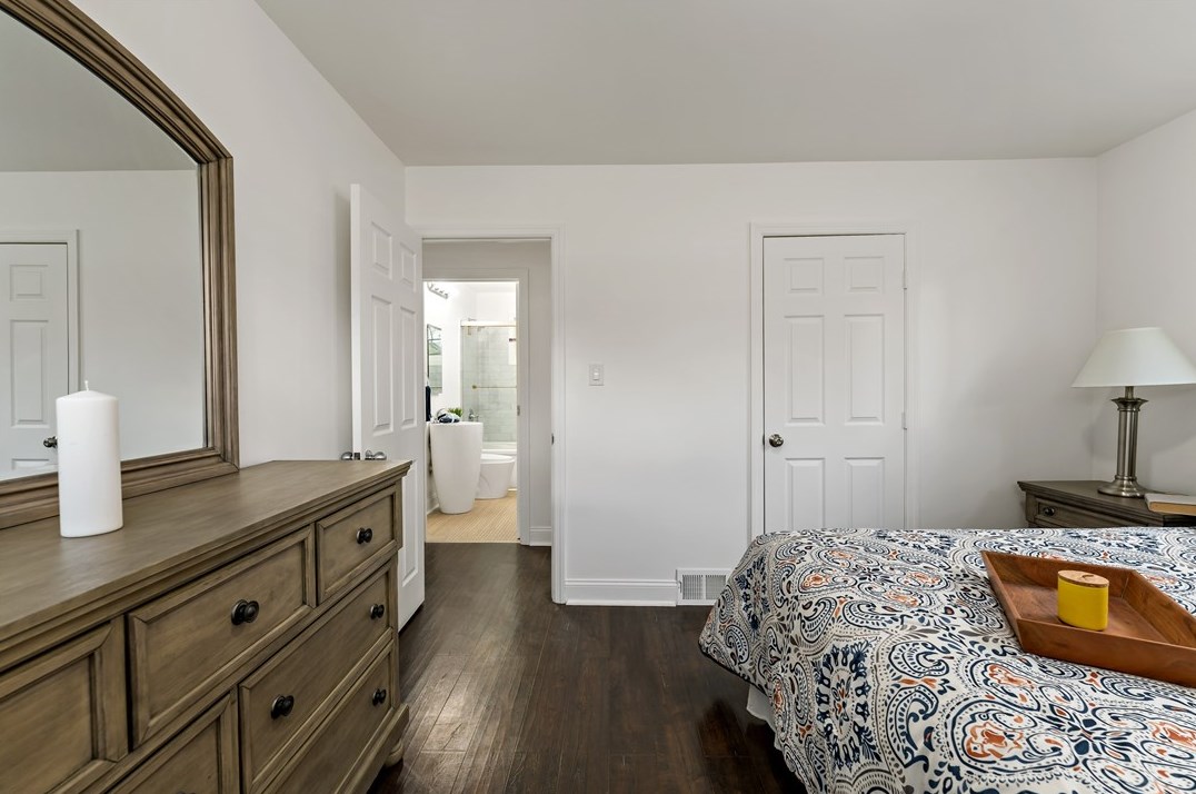 330 Cherrydell Dr, Pittsburgh PA 15220-1906 exterior