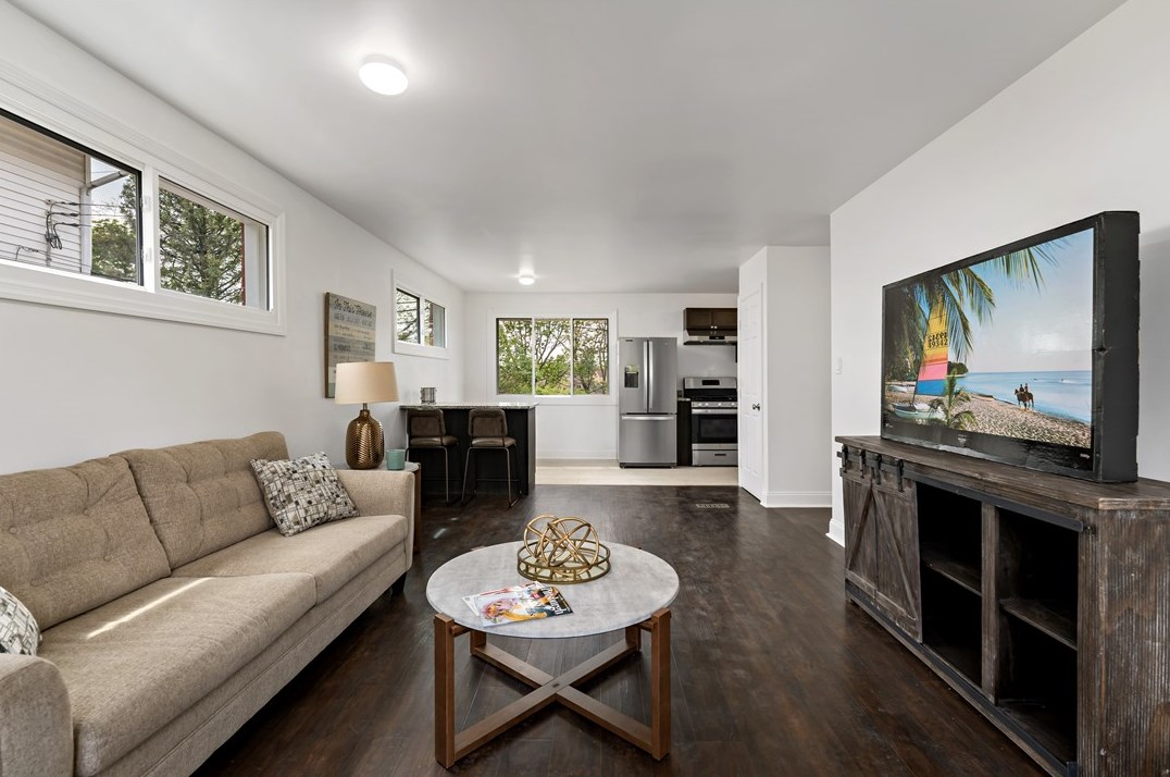 330 Cherrydell Dr, Pittsburgh PA 15220-1906 exterior