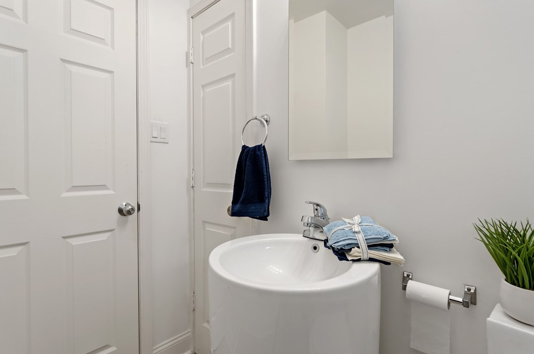 330 Cherrydell Dr, Pittsburgh PA 15220-1906 exterior