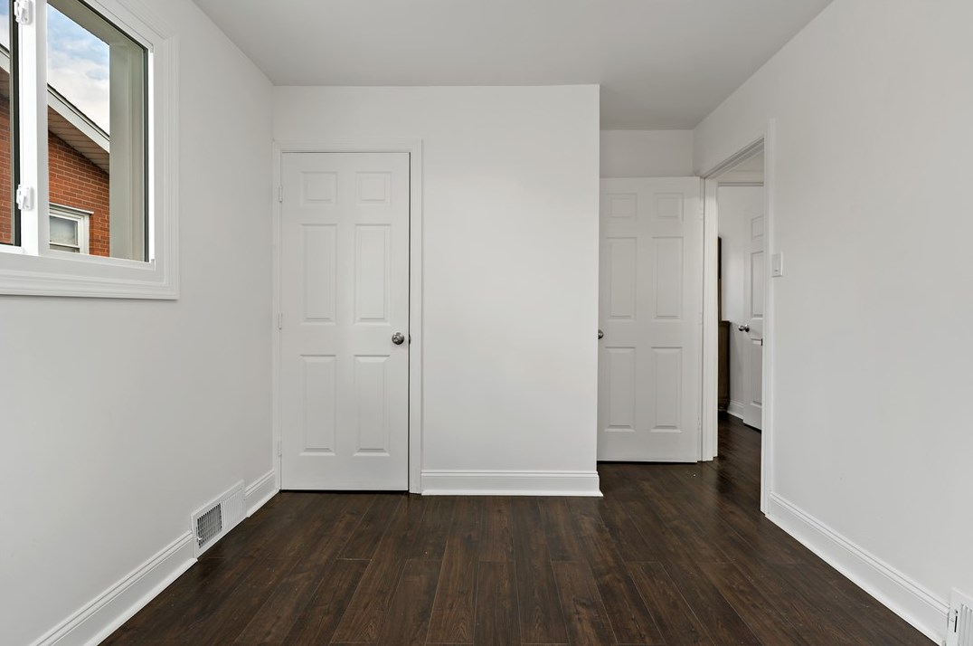 330 Cherrydell Dr, Pittsburgh PA 15220-1906 exterior