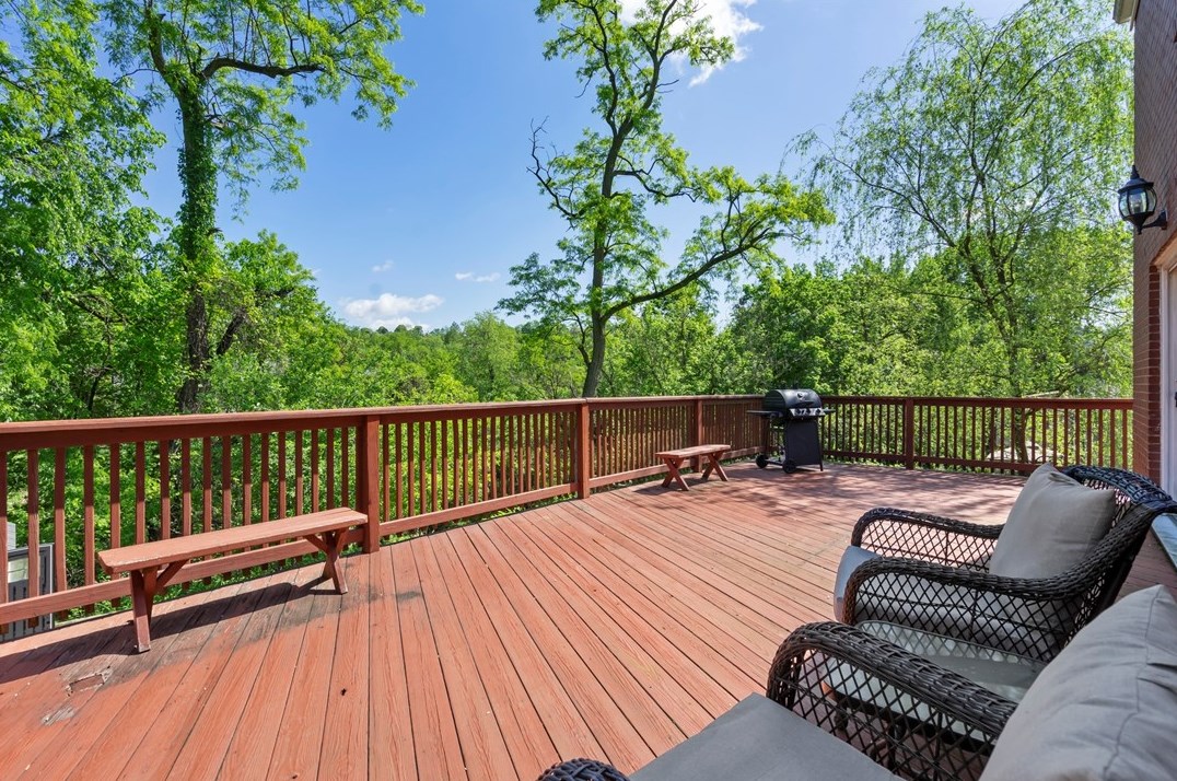 331 Gdn Rd, Pittsburgh PA 15227-3105 exterior