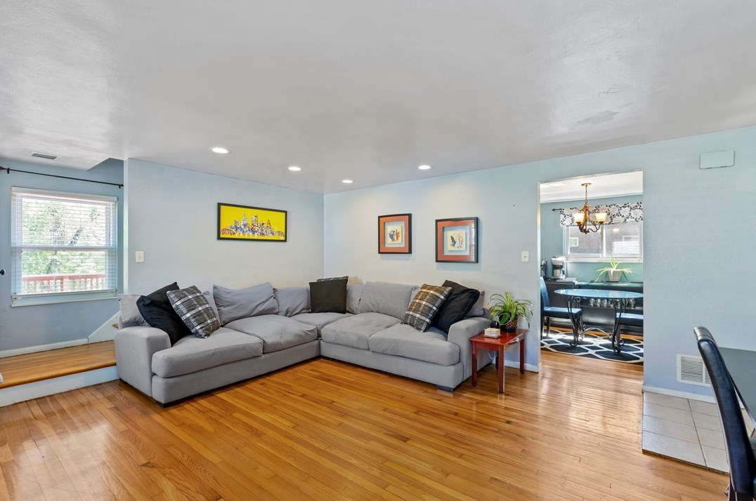 331 Gdn Rd, Pittsburgh PA 15227-3105 exterior