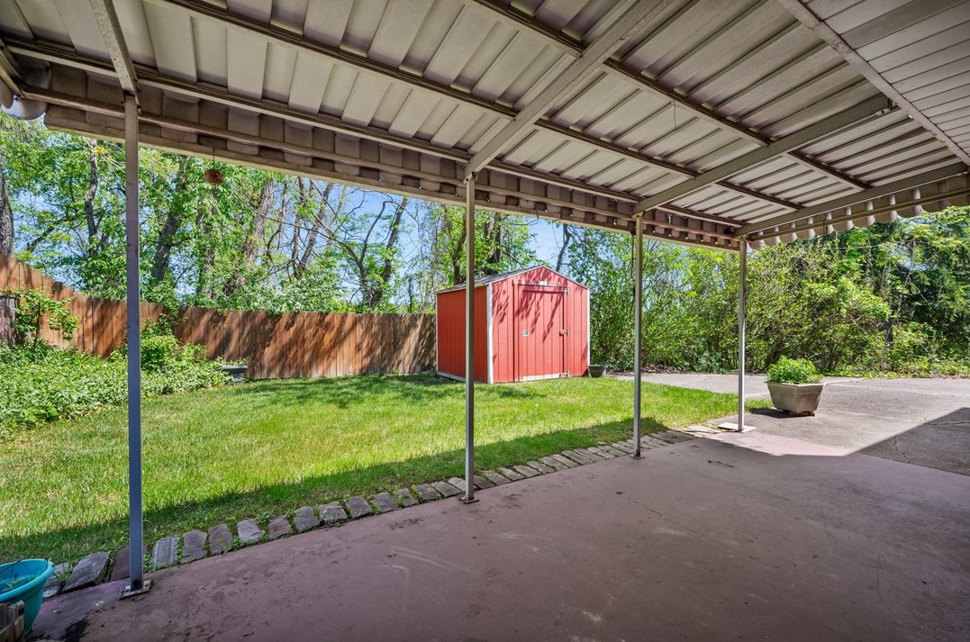 130 General Braddock Dr, Rankin PA 15104-2703 exterior