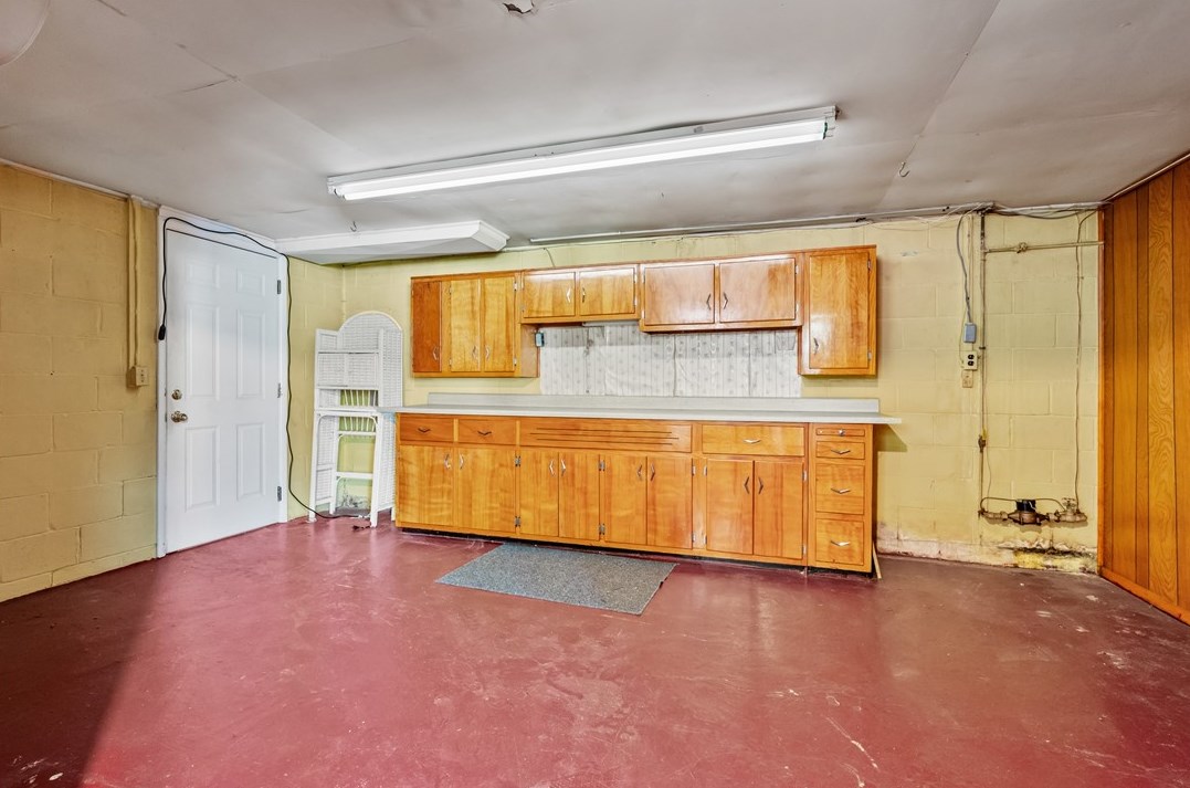 130 General Braddock Dr, Rankin PA 15104-2703 exterior