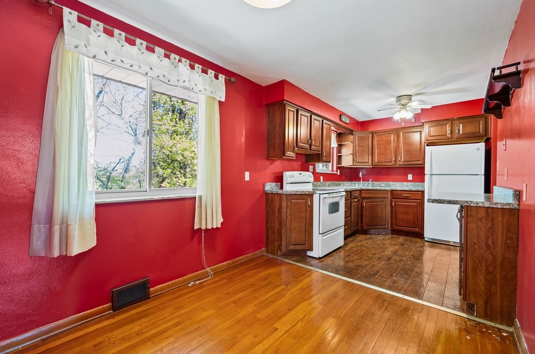 130 General Braddock Dr, Rankin PA 15104-2703 exterior