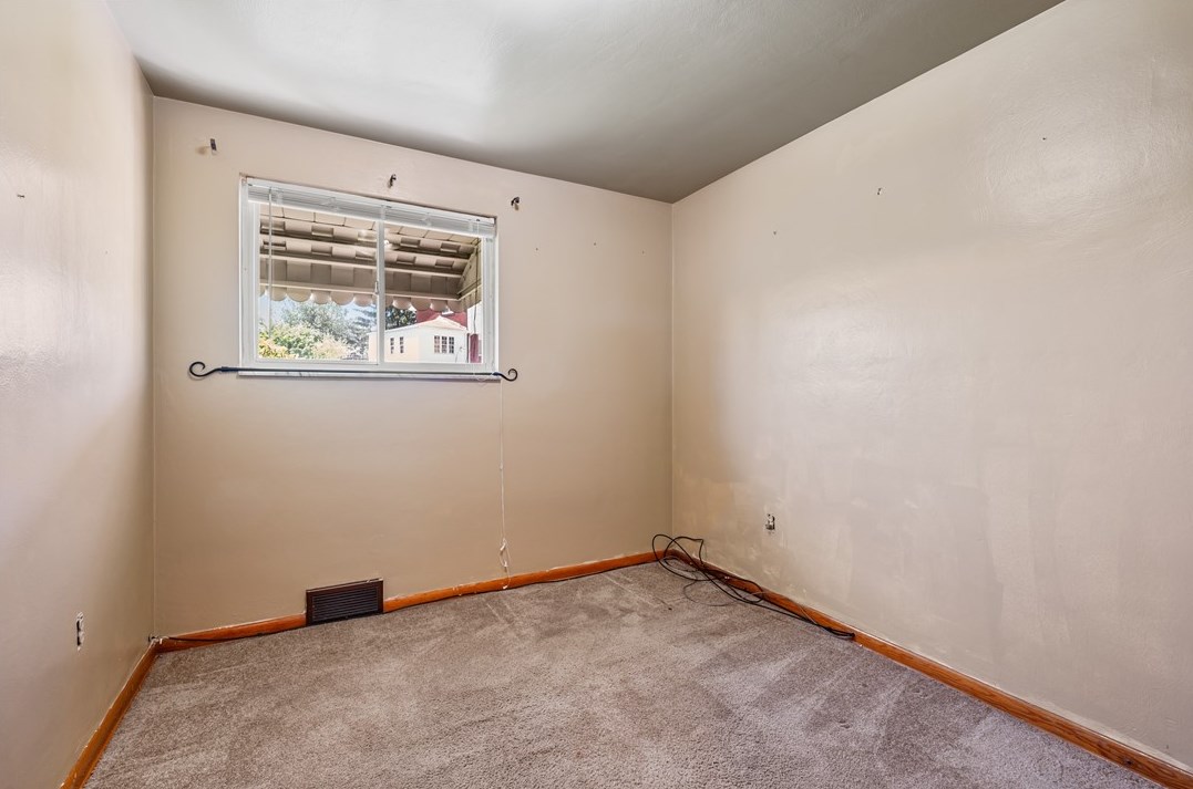 130 General Braddock Dr, Rankin PA 15104-2703 exterior