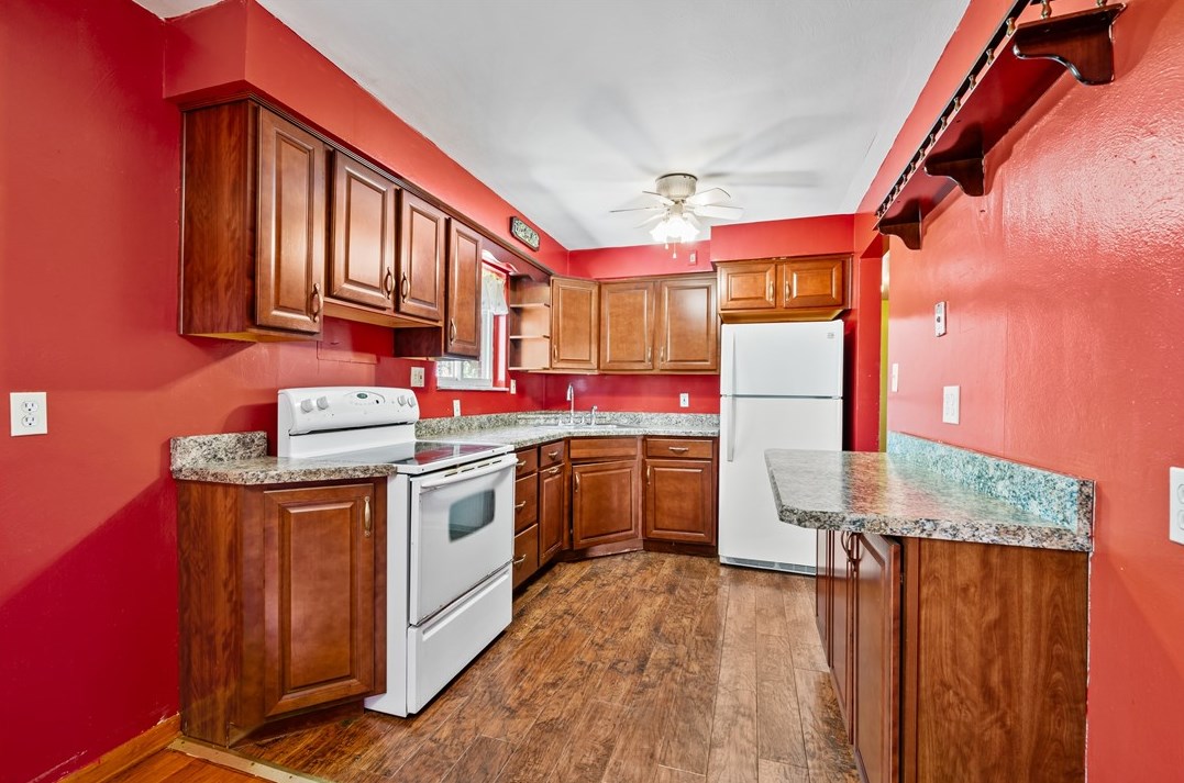 130 General Braddock Dr, Rankin PA 15104-2703 exterior