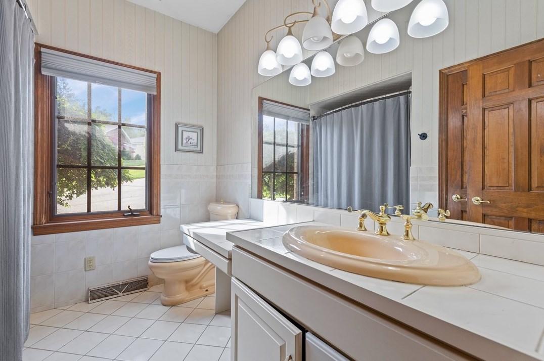 126 Crestview Mnr, Monongahela PA 15063-1102 exterior