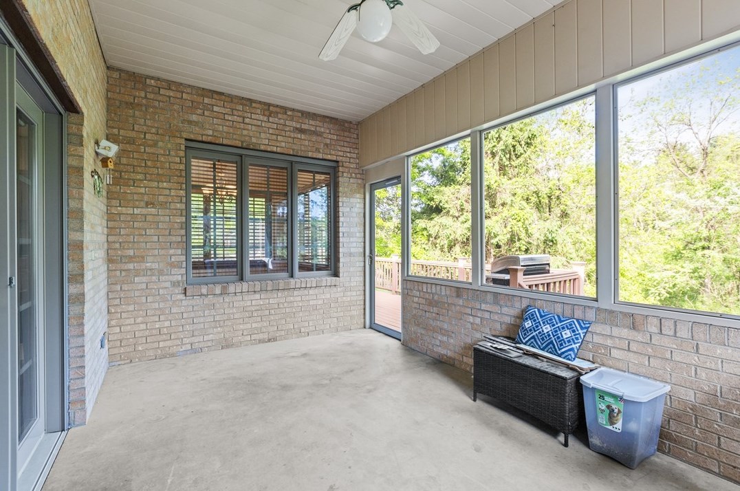 126 Crestview Mnr, Monongahela PA 15063-1102 exterior