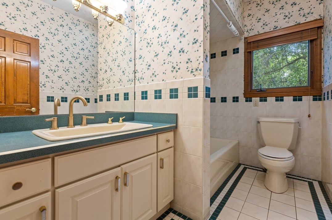 126 Crestview Mnr, Monongahela PA 15063-1102 exterior