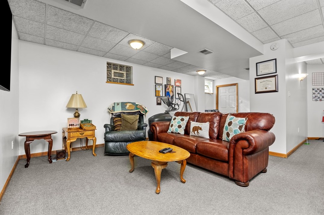 5137 Leroy Dr, Gibsonia PA 15044-8102 exterior