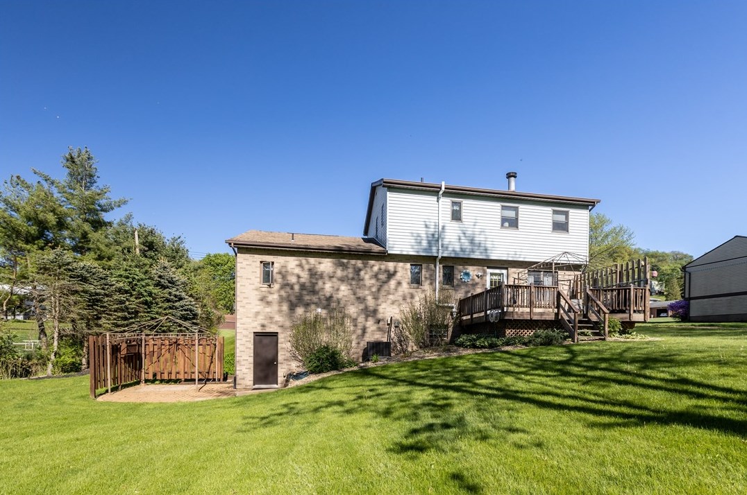 5137 Leroy Dr, Gibsonia PA 15044-8102 exterior