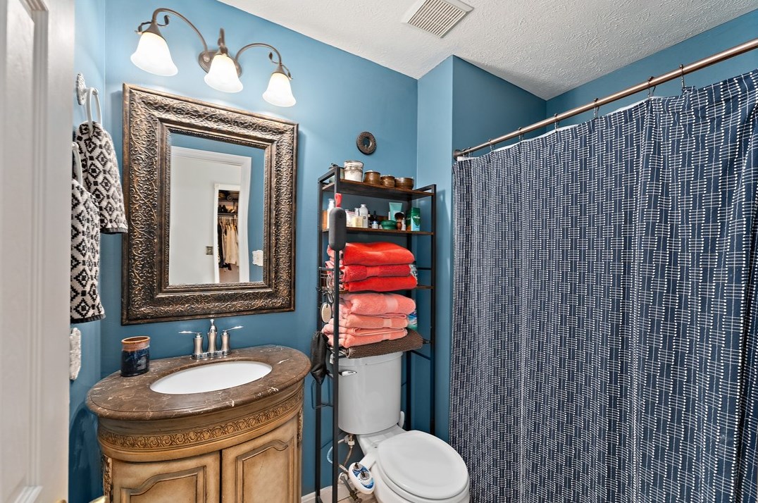 3504 Fox Chase Dr, Imperial PA  15126-9604 exterior