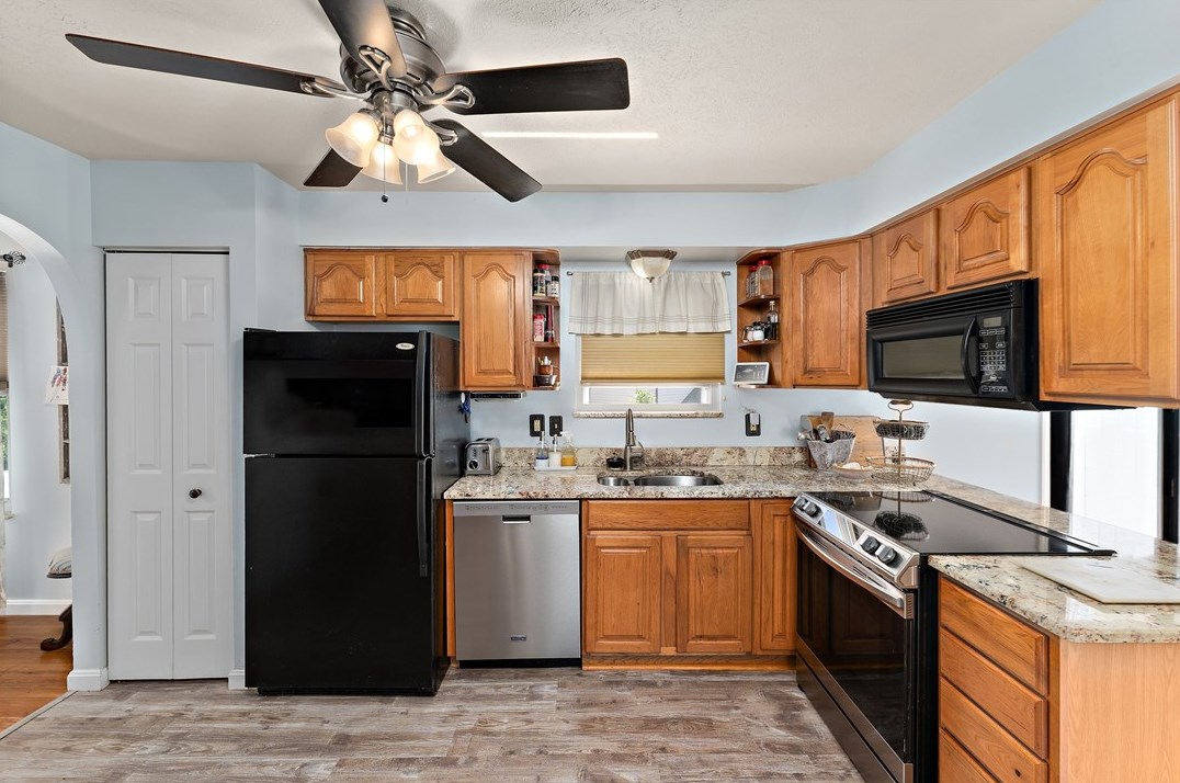 3504 Fox Chase Dr, Imperial PA  15126-9604 exterior