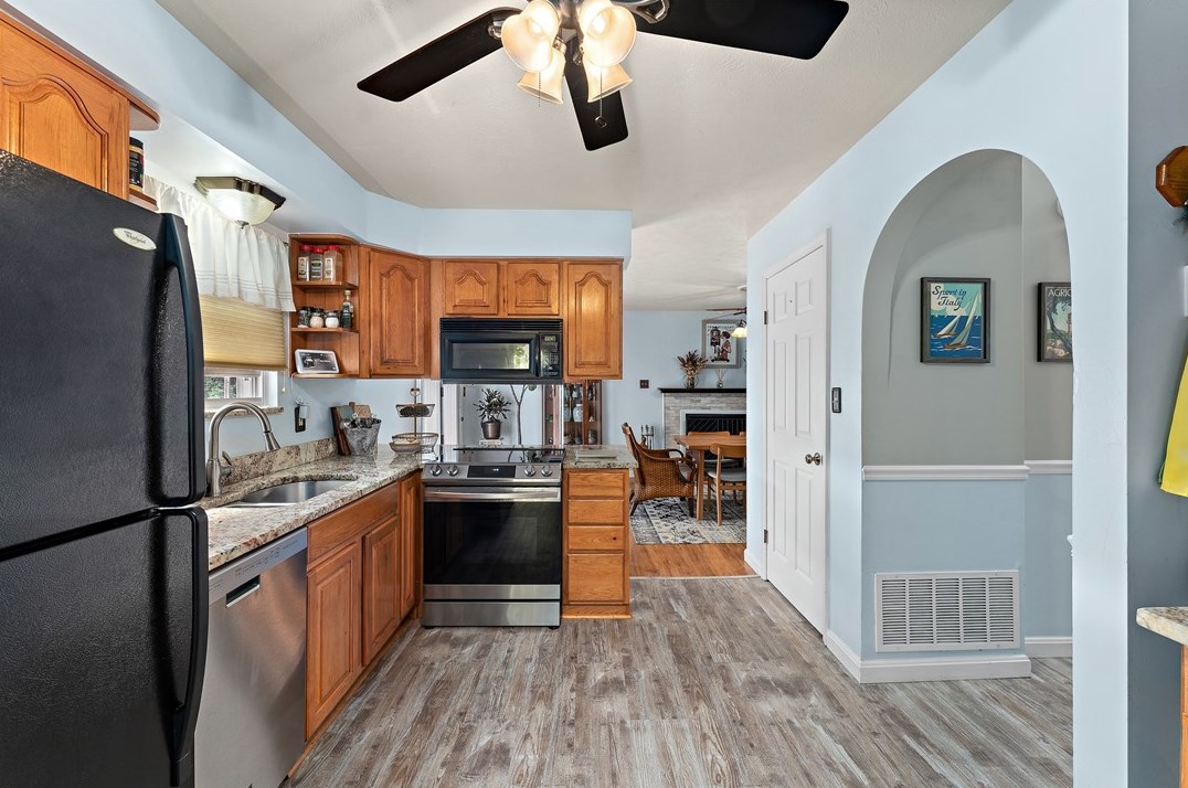 3504 Fox Chase Dr, Imperial PA  15126-9604 exterior