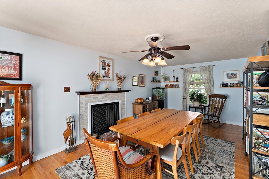 3504 Fox Chase Dr, Imperial PA  15126-9604 exterior