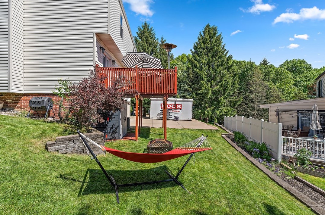 3504 Fox Chase Dr, Imperial PA  15126-9604 exterior