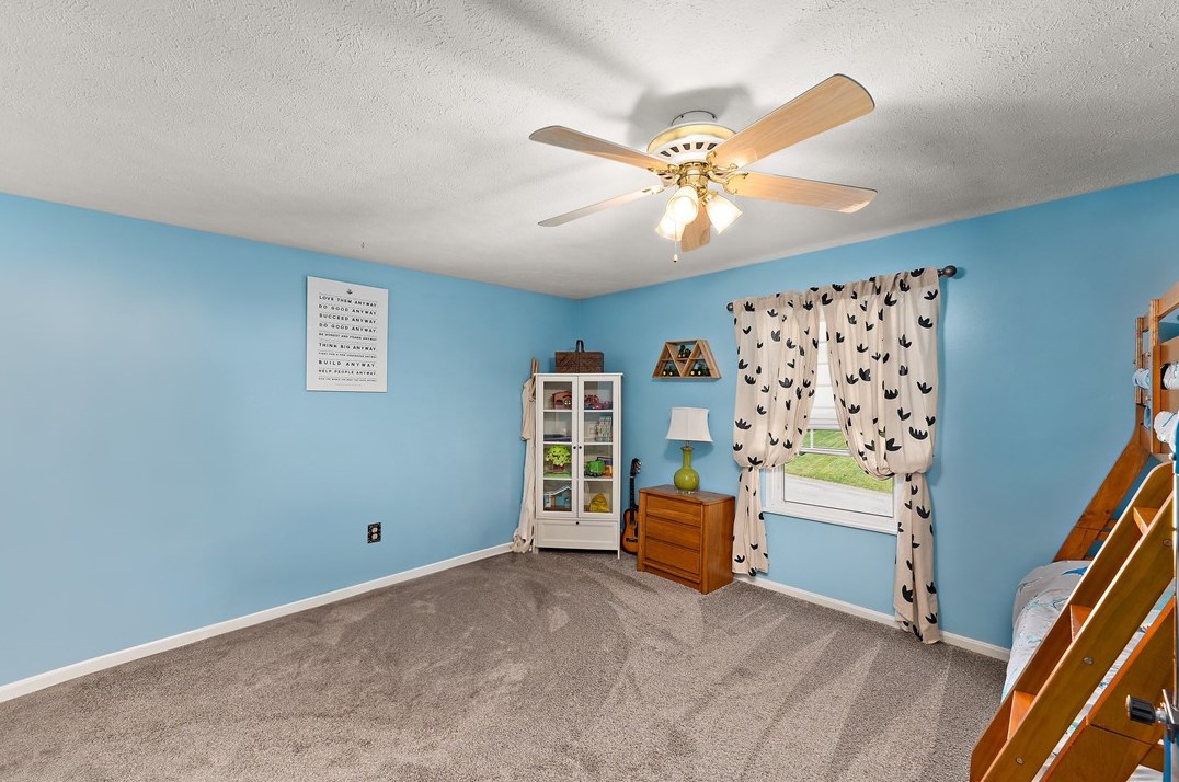 3504 Fox Chase Dr, Imperial PA  15126-9604 exterior