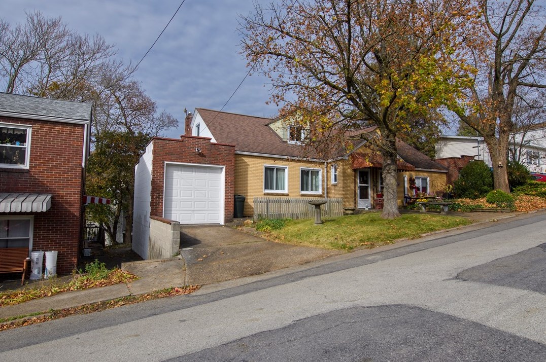 349 3rd St Leechburg Pa, Leechburg, PA 15656