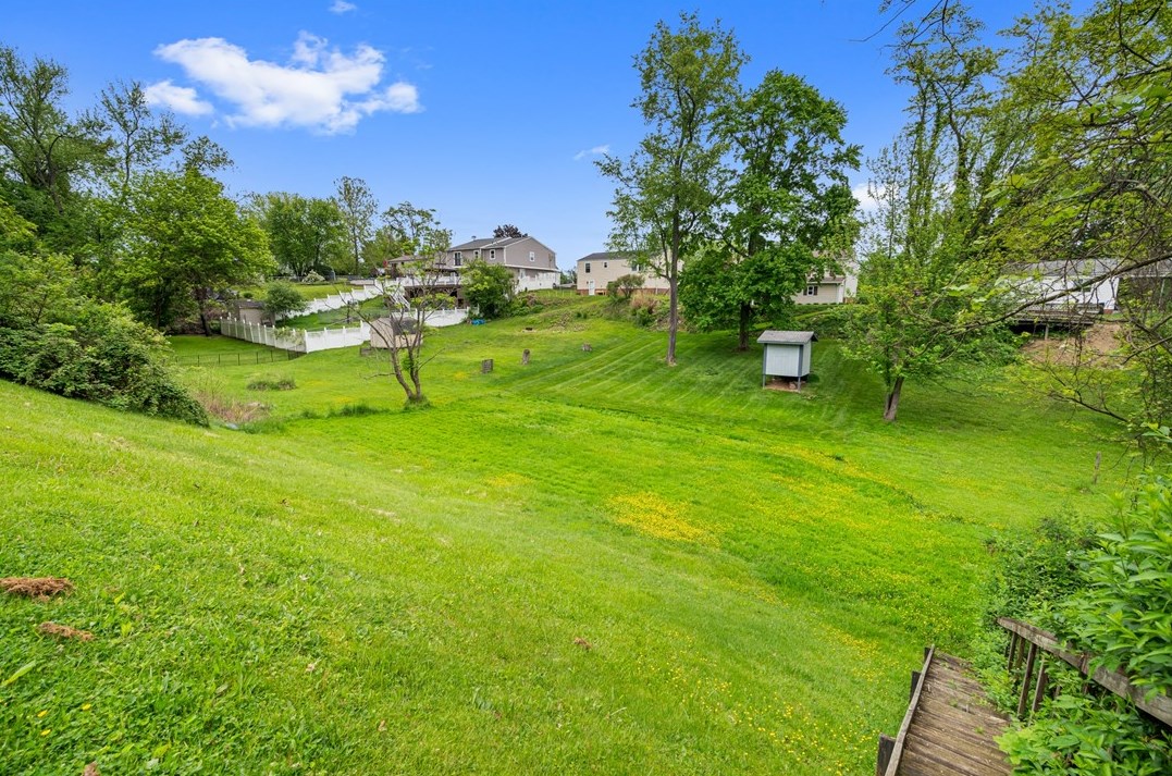 207 Norman Dr, Moon Twp PA 15108-3158 exterior