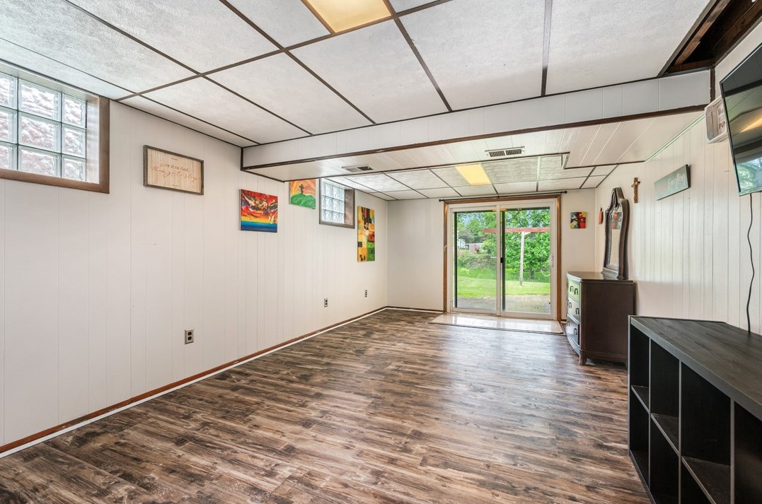 207 Norman Dr, Moon Twp PA 15108-3158 exterior