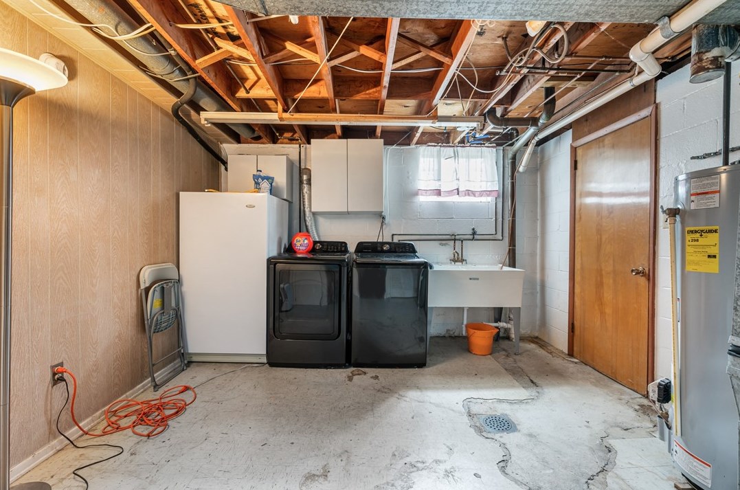 207 Norman Dr, Moon Twp PA 15108-3158 exterior