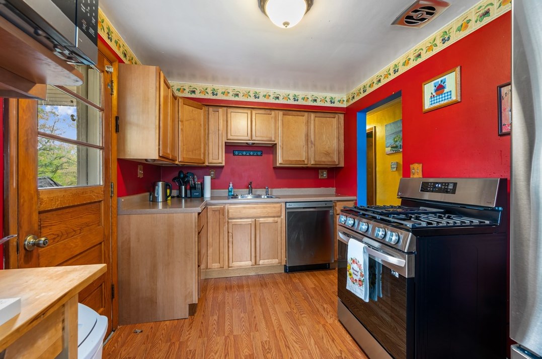 207 Norman Dr, Moon Twp PA 15108-3158 exterior