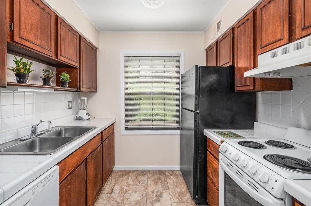 796 Carriage Cir, Pittsburgh PA  15205-1630 exterior