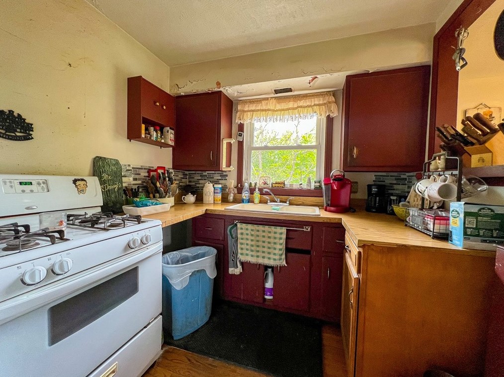 103 Dr, Valencia PA 16059-2415 exterior
