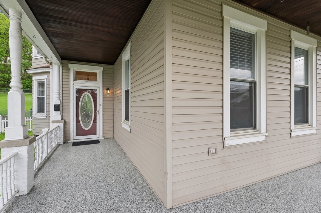 66 Thomas St, Pittsburgh PA 15239-1928 exterior
