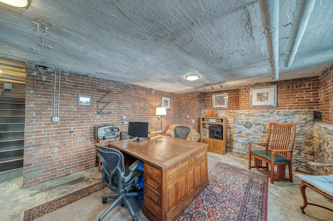 265 Lebanon Ave, Pittsburgh PA 15228-1322 exterior