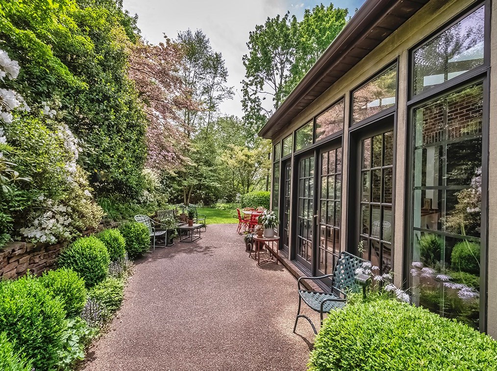 5421 Kipling Rd, Pittsburgh PA 15217-1038 exterior