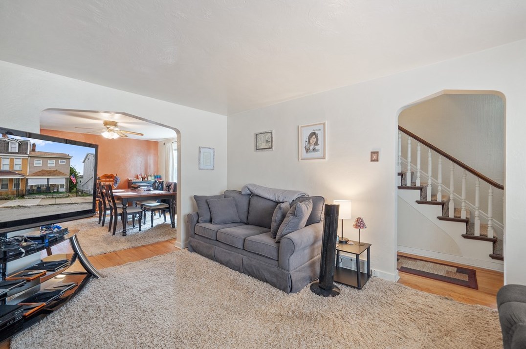 343 Boggs Ave, Pittsburgh PA  15211-2074 exterior