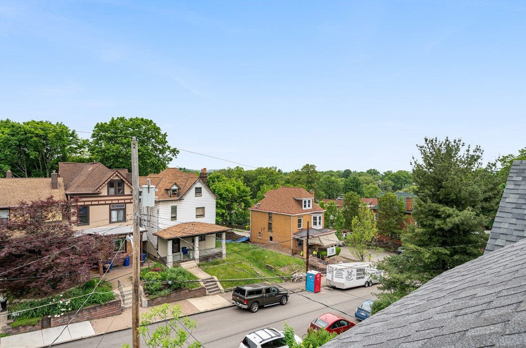 613 Kirtland St, Pittsburgh PA 15208-2826 exterior