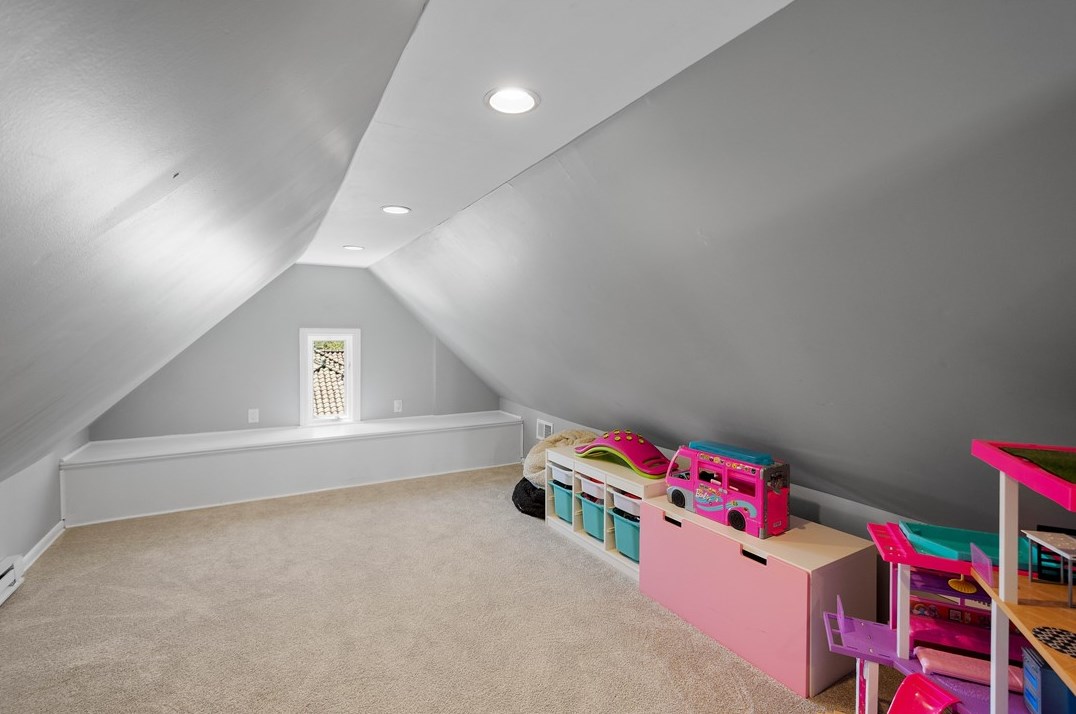 95 Inglewood Dr, Pittsburgh PA 15228-1555 exterior