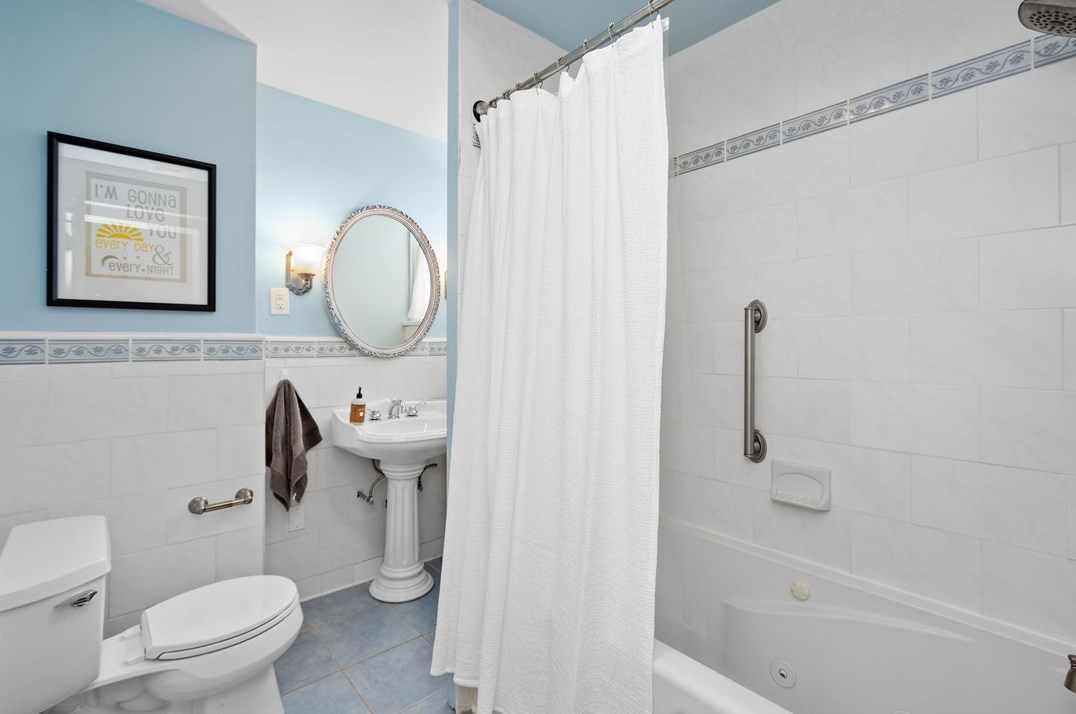 95 Inglewood Dr, Pittsburgh PA 15228-1555 exterior