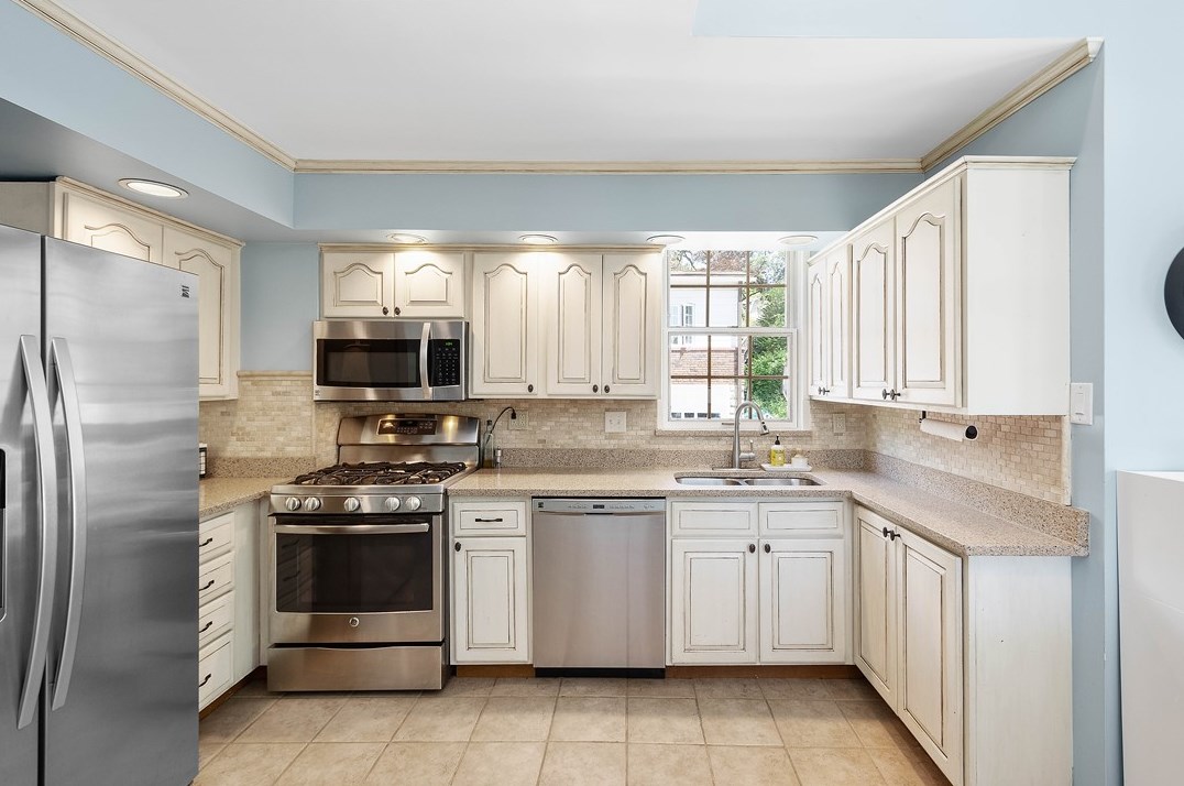 95 Inglewood Dr, Pittsburgh PA 15228-1555 exterior