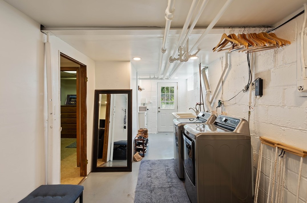 95 Inglewood Dr, Pittsburgh PA 15228-1555 exterior