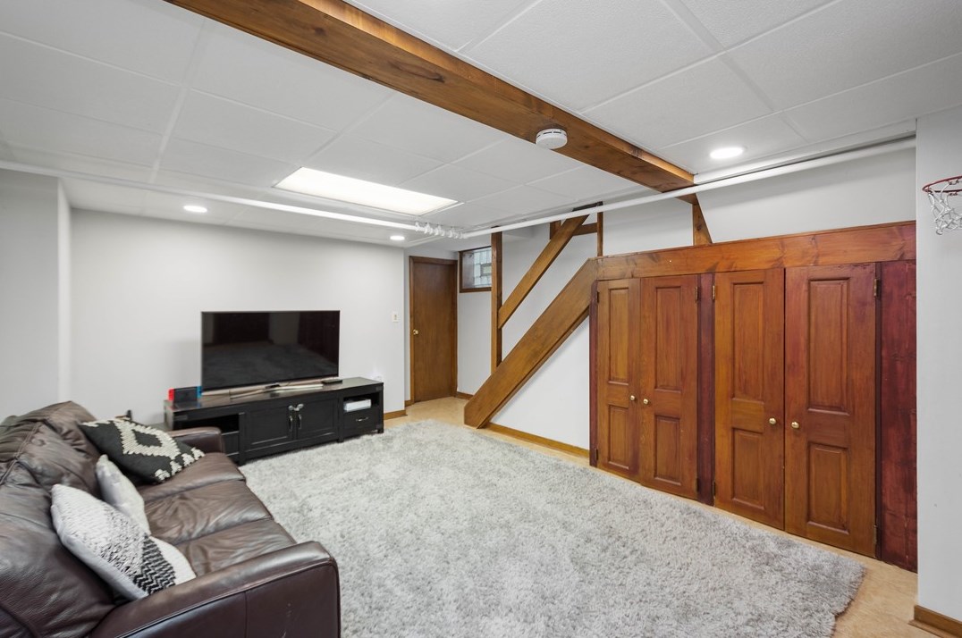 95 Inglewood Dr, Pittsburgh PA 15228-1555 exterior